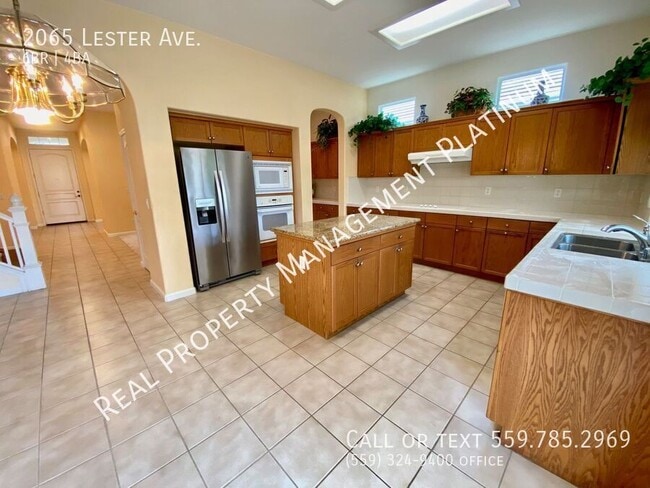 Building Photo - 2065 Lester Ave