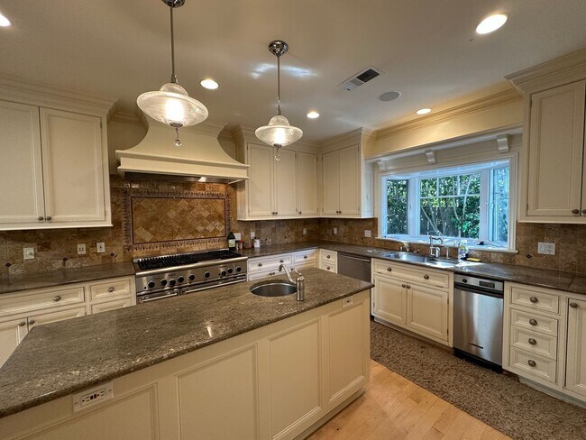 Building Photo - Beautifully Appointed 4 Bed, 2.5 Bath Home...
