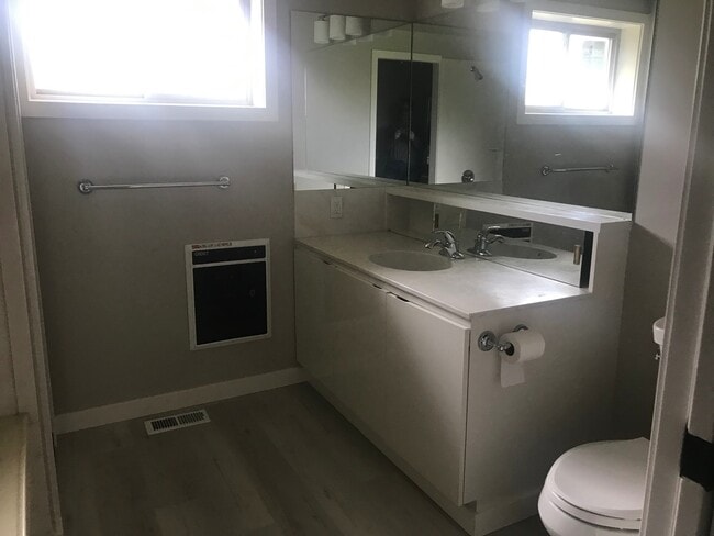 Building Photo - 4 Bedrooms, Pool & Golf Course Views!