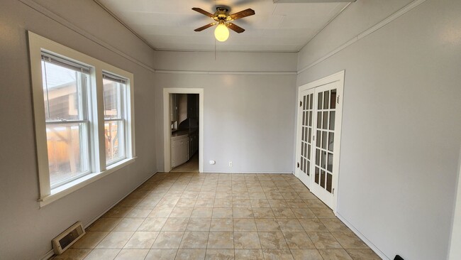 Building Photo - 405 E Spruce St