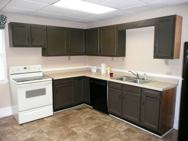 Building Photo - 324 Highland Ave