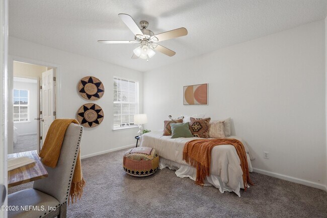 Building Photo - 334 Scrub Jay Dr