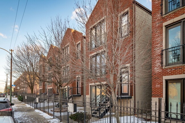 Building Photo - 6641 W Belmont Ave