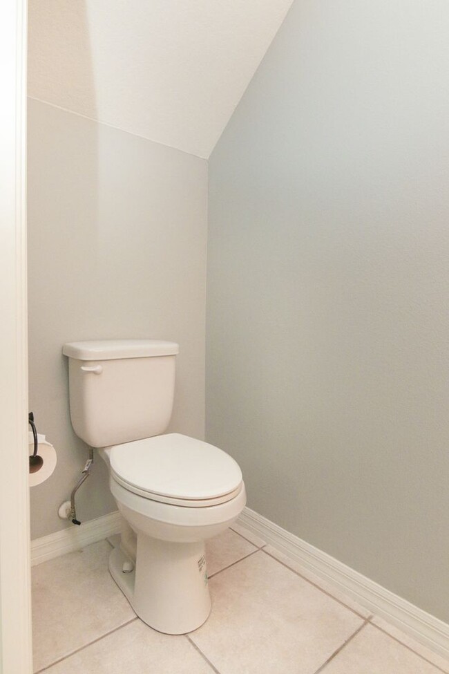Building Photo - RENT BY MAY 15TH and RECEIVE 2 WEEKS OFF Y...