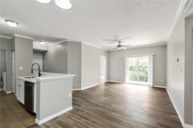 Building Photo - 5610 Pinnacle Heights Circle - #306