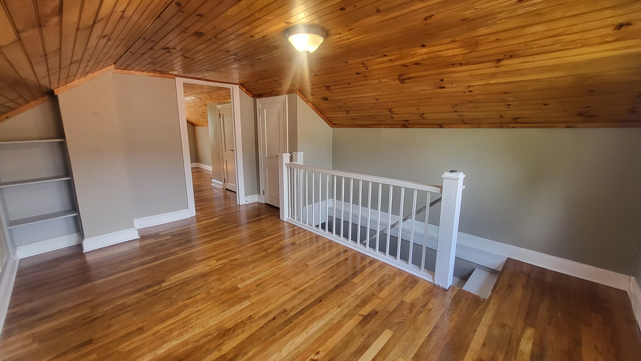 Upstairs bonus room / bedroom - 116 Faw Rowland St