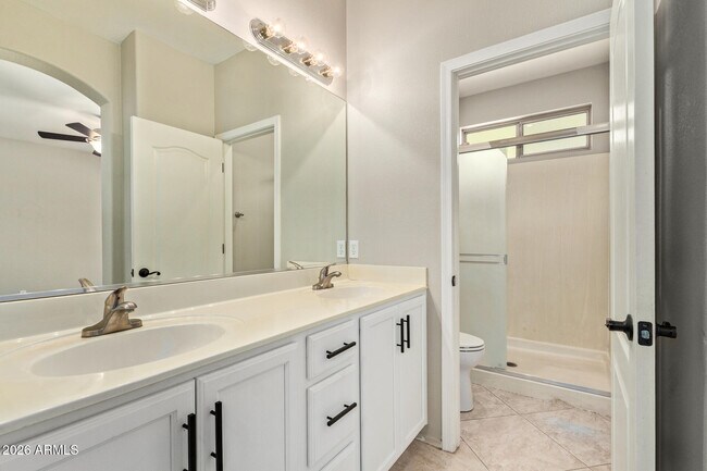 Building Photo - 2760 E Carla Vista Dr