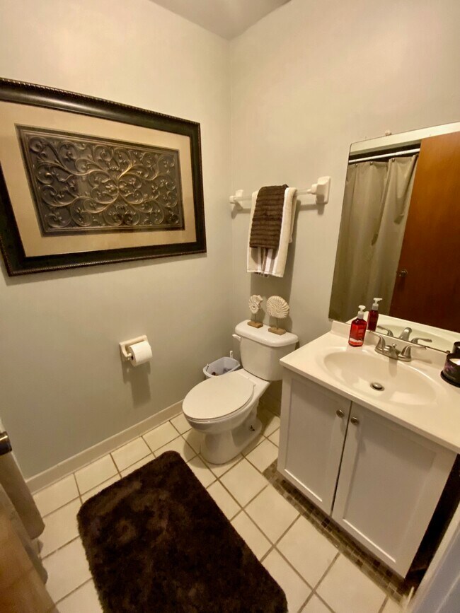 Building Photo - 251 Orange Grove Dr