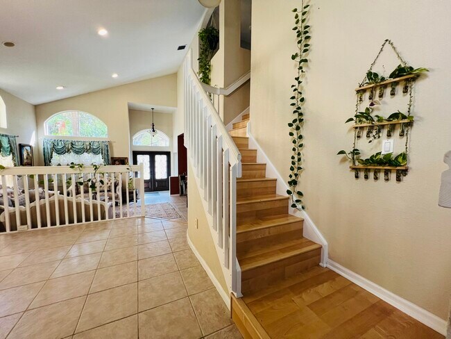 Building Photo - 7859 Springvale Dr