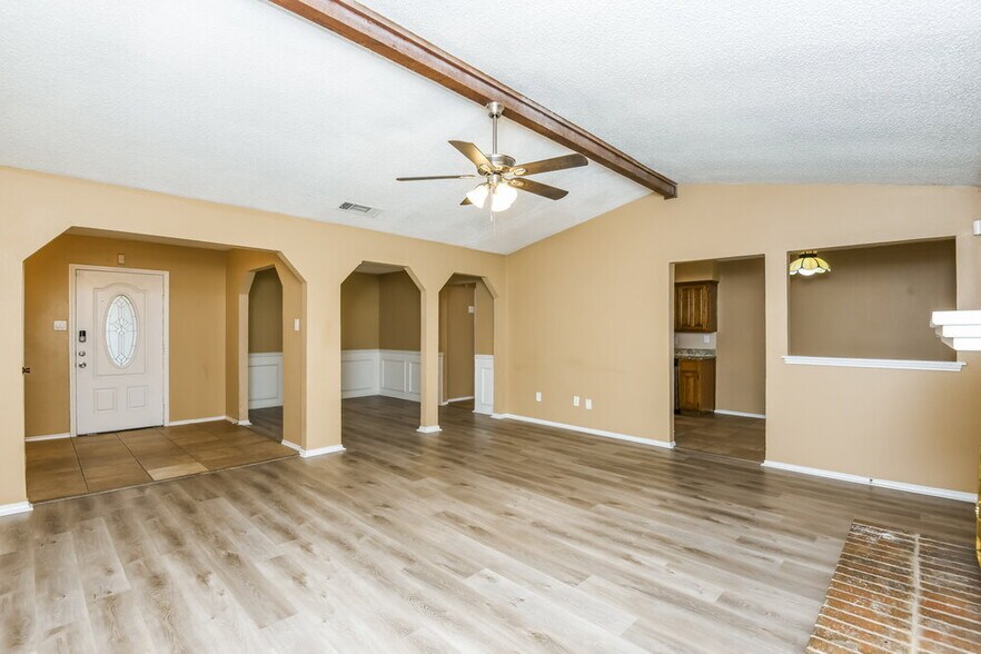 Building Photo - 2854 Southpark Ln