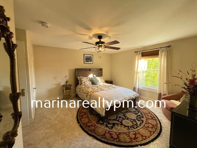 Building Photo - Welcome to this stunning 3 Bedroom 2 Bath ...