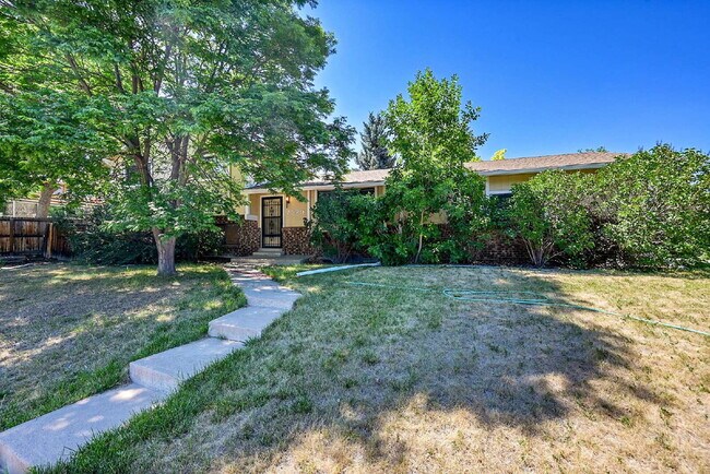 Building Photo - $3,100 - 3 Bed, 2.5 Bath Home in Littleton...