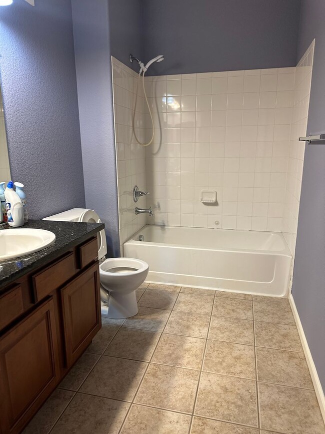 Building Photo - 2 bedroom 2 bathroom Condo in Erie