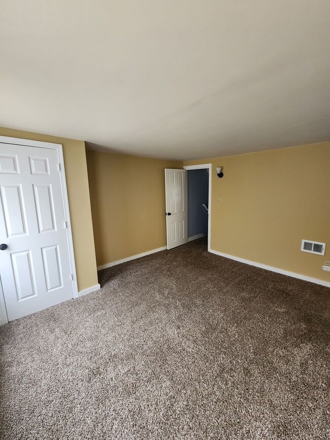 Building Photo - 2 Bedroom Single Family Home