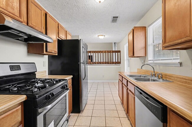 Building Photo - 3 Bedroom 2 Bath House