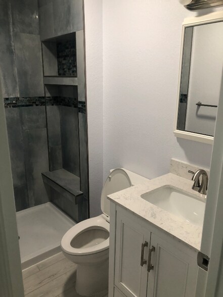 Building Photo - 2020 Lee Dr