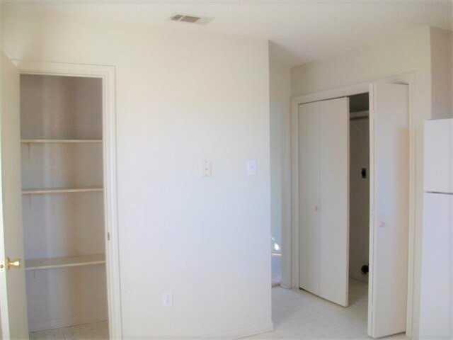 Building Photo - 306 Horseshoe Dr