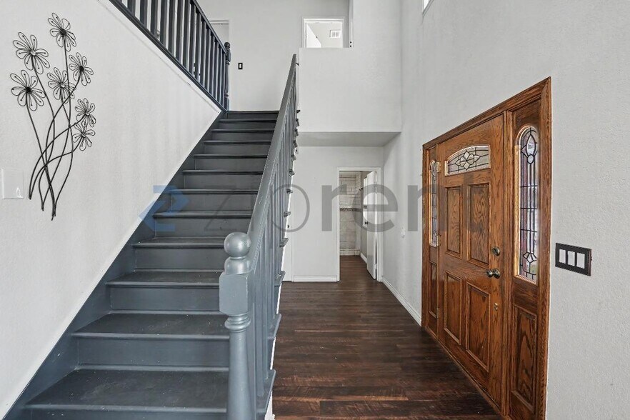 Building Photo - Unit