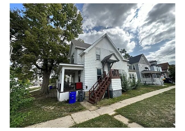 Building Photo - 1401 Bever Ave SE