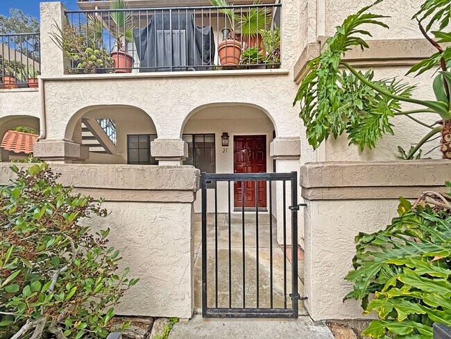 Building Photo - Charming 2BD/2BA Condo in La Jolla Village...