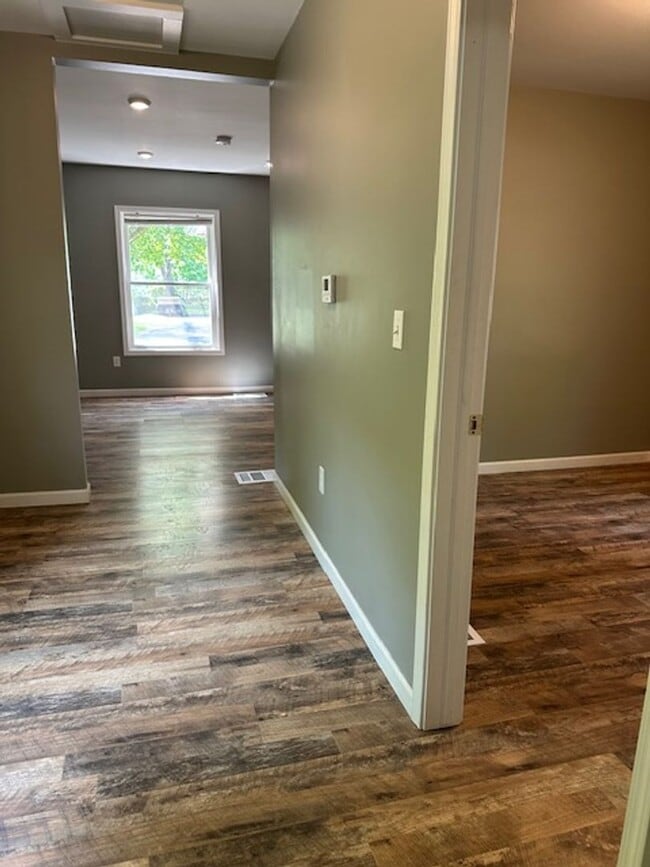 Building Photo - Charming 2-Bedroom Home in the Heart of Fairport Available Now