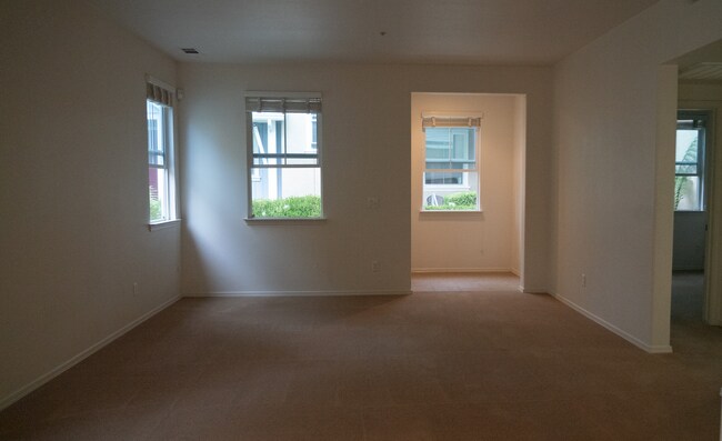 Building Photo - Nice 3 Bedroom Condo
