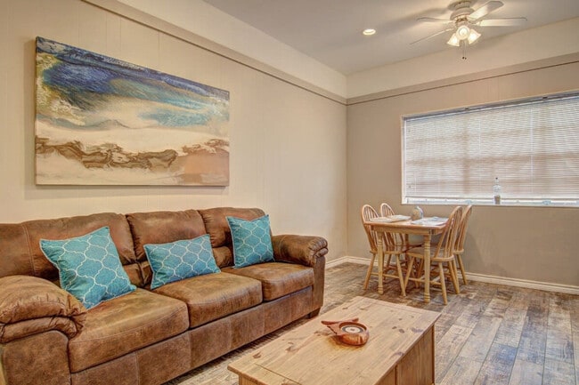 Building Photo - 704 Island Retreat Ct