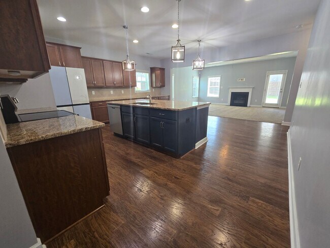 Building Photo - NEW LISTING- 4 bd/ 2.5 ba located MINUTES from Fort Bragg! Quiet Neighborhood!
