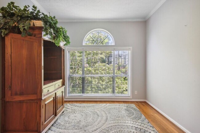 Building Photo - 1250 Parkwood Cir SE