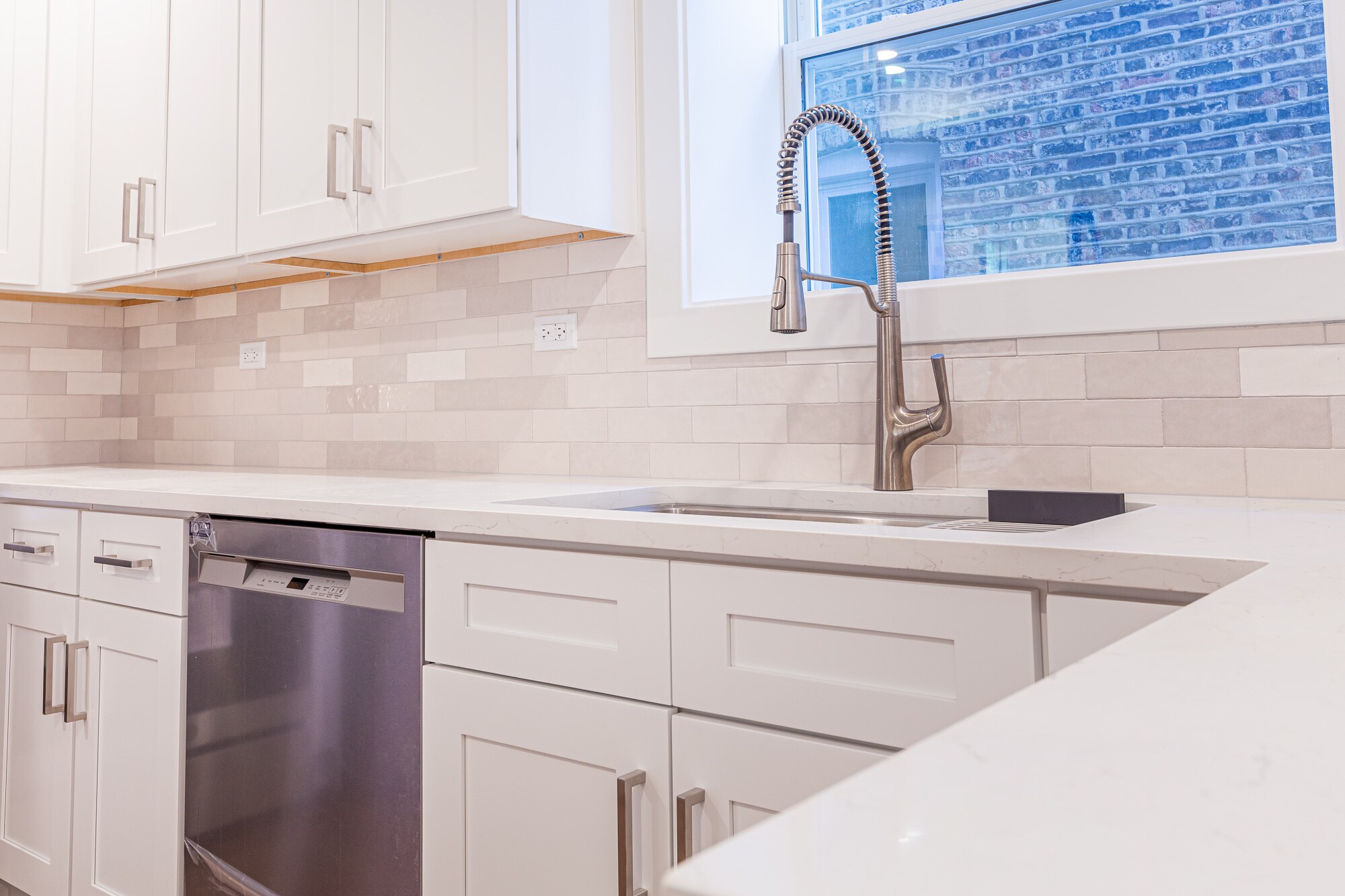 Kitchen - 6527 N Newgard Ave