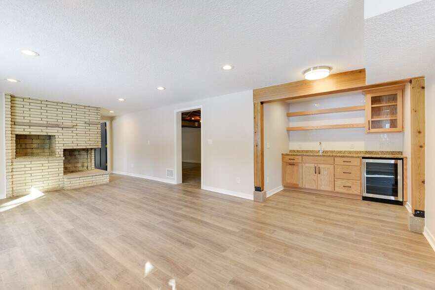 Building Photo - 1943 Regent Ave N