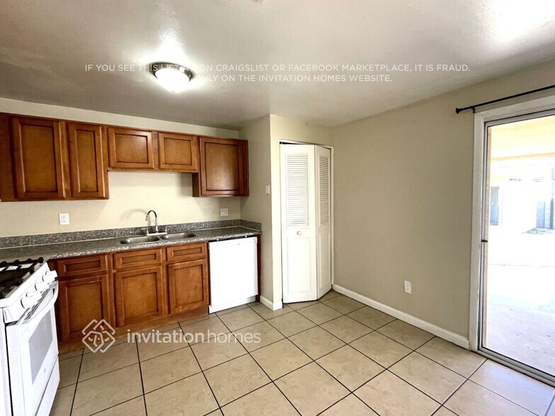 Building Photo - 5540 W Berkeley Rd