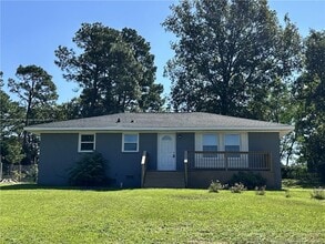 Building Photo - 3921 Village Dr
