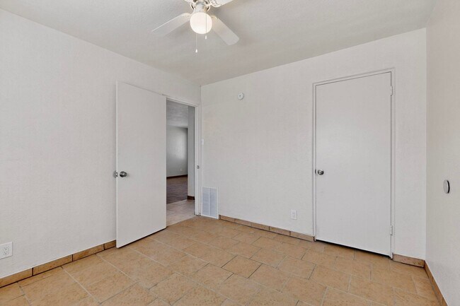 Building Photo - 540 Cardenas Dr SE
