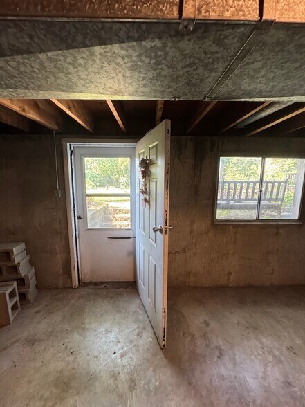 Building Photo - 138 Elmgrove Ave