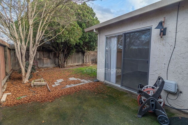 Building Photo - 2540 Banyan Dr