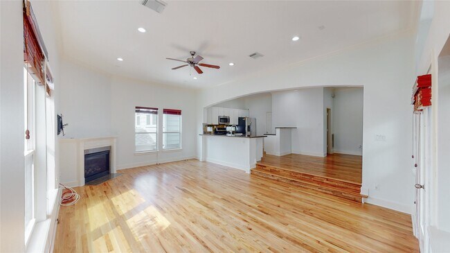Building Photo - 5843 Petty St