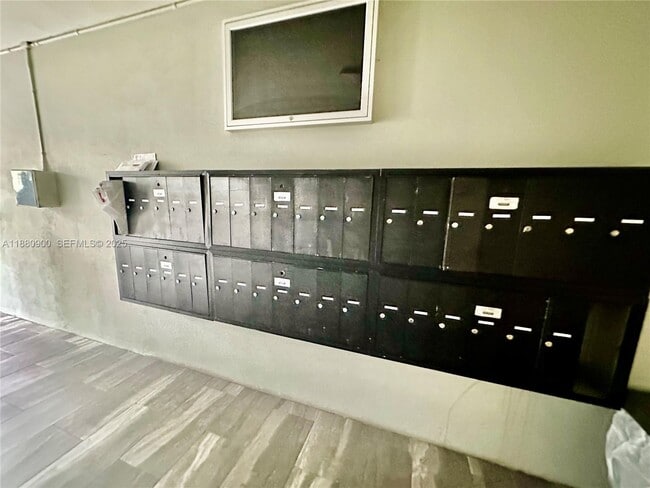 Building Photo - 13285 NE 6th Ave