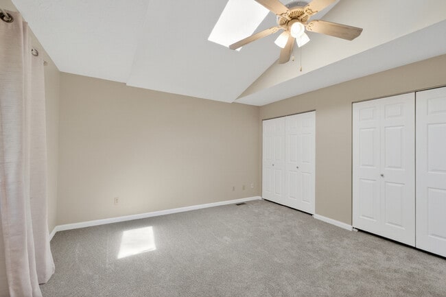 Building Photo - 4 Bedroom Near Butler University!