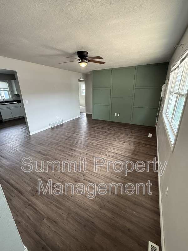 Building Photo - 3303 S Holly Ave
