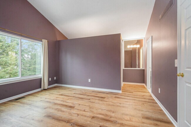 Building Photo - 5660 Versailles Ave