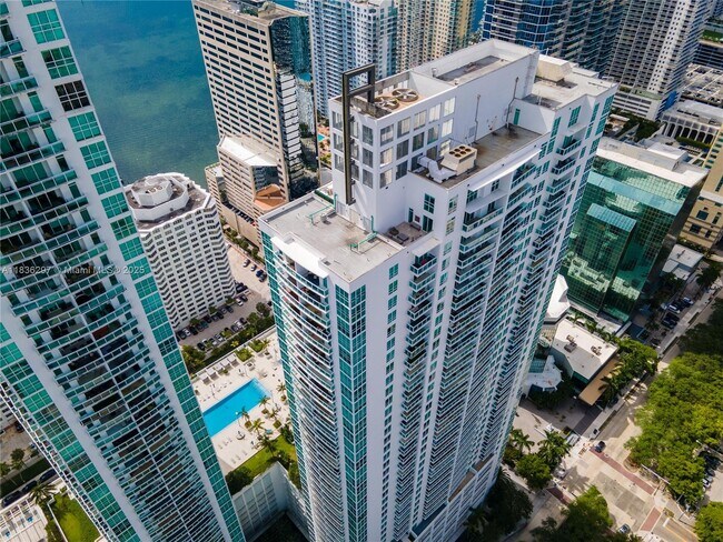 Building Photo - 950 Brickell Bay Dr