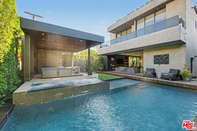 Building Photo - 418 N Sweetzer Ave