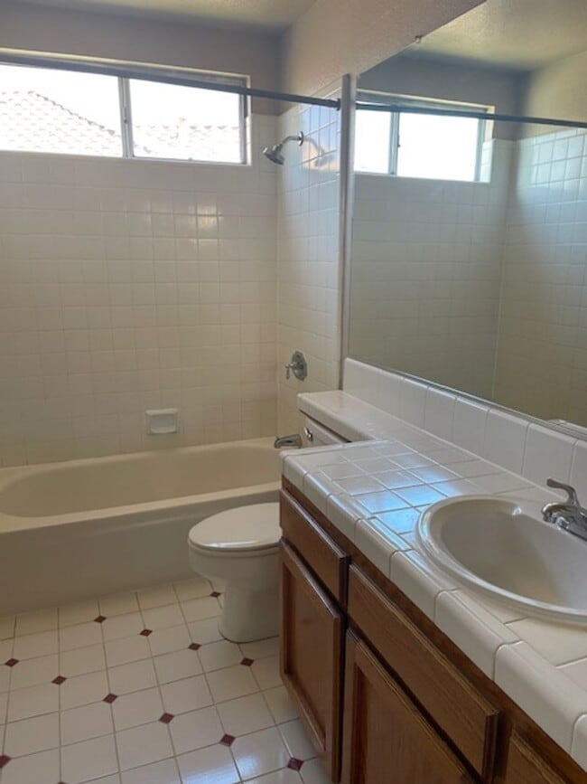 Building Photo - Tracy Home  Available for Rent