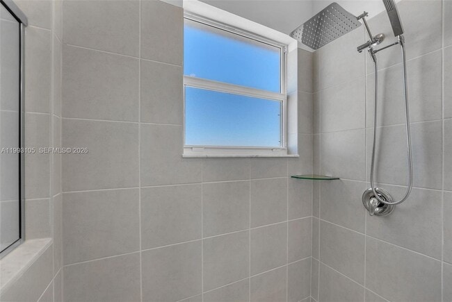 Building Photo - 2425 SE 28th Dr