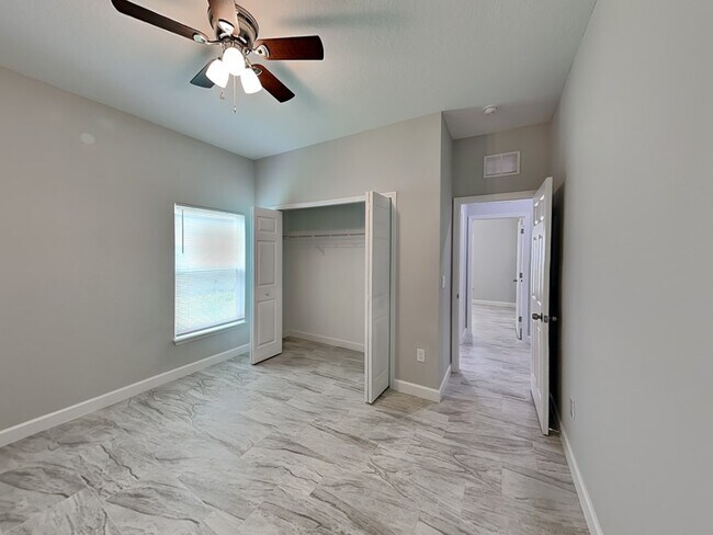Building Photo - 1004 Dampierre Ct