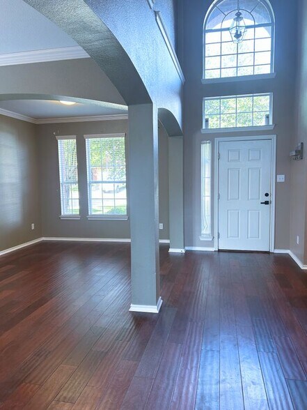 Building Photo - 753 Bridle Trail