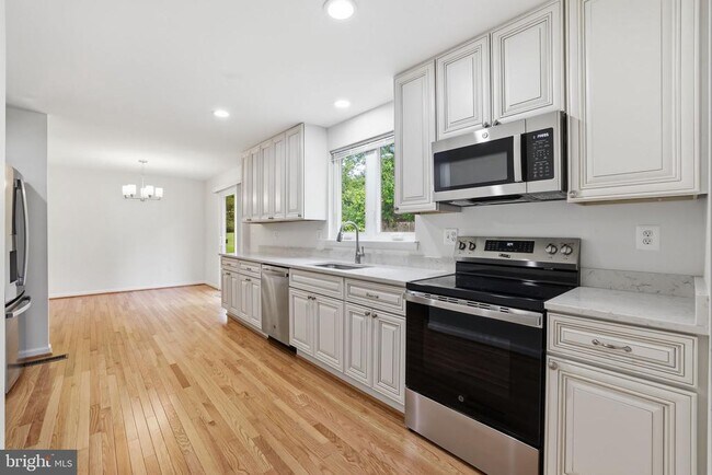 Building Photo - 9113 Bramble Bush Ct
