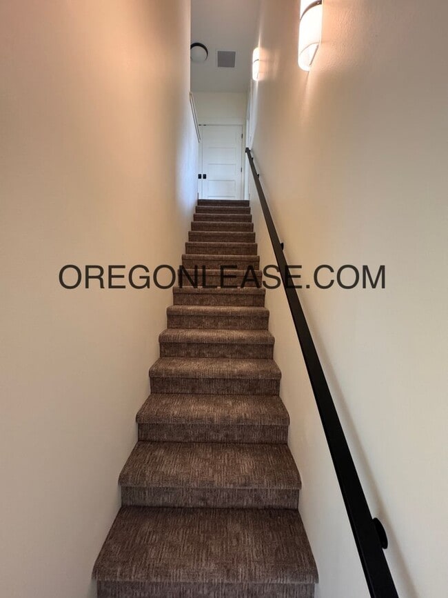Building Photo - Brand New 3-Bed, 2.5-Bath Townhouse in Coburg
