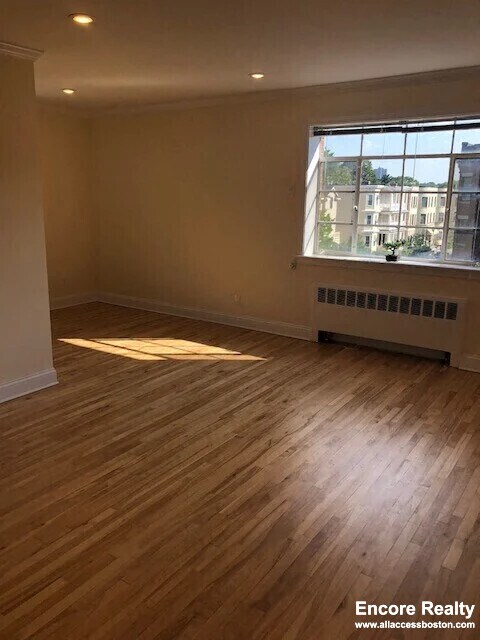 Building Photo - 72 St Paul St